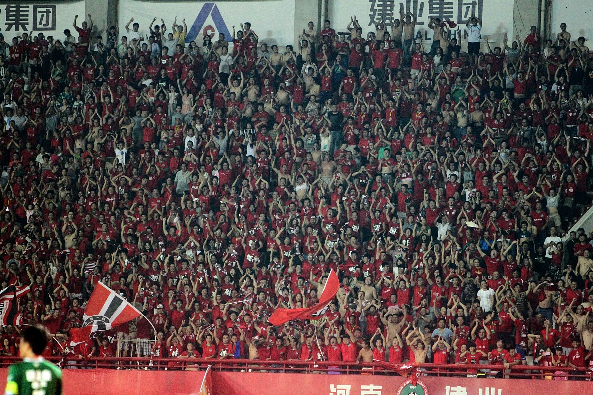 顶级足球比赛引爆球迷热情,焦点赛事即将揭晓 顶级足球比赛引爆球迷热情,焦点赛事即将揭晓