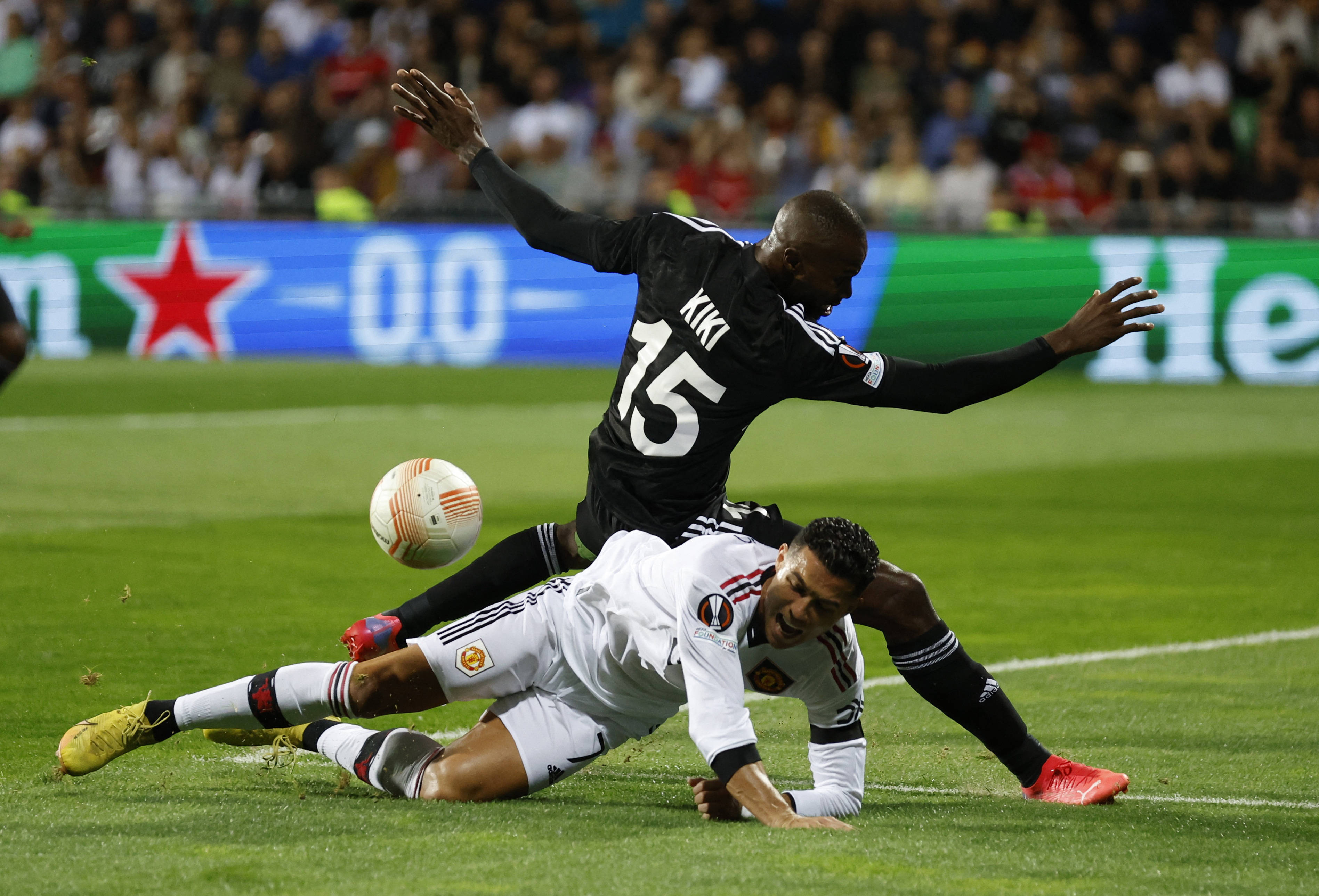 摩尔多瓦主场胜出,积分登顶 摩尔多瓦主场胜出,积分登顶