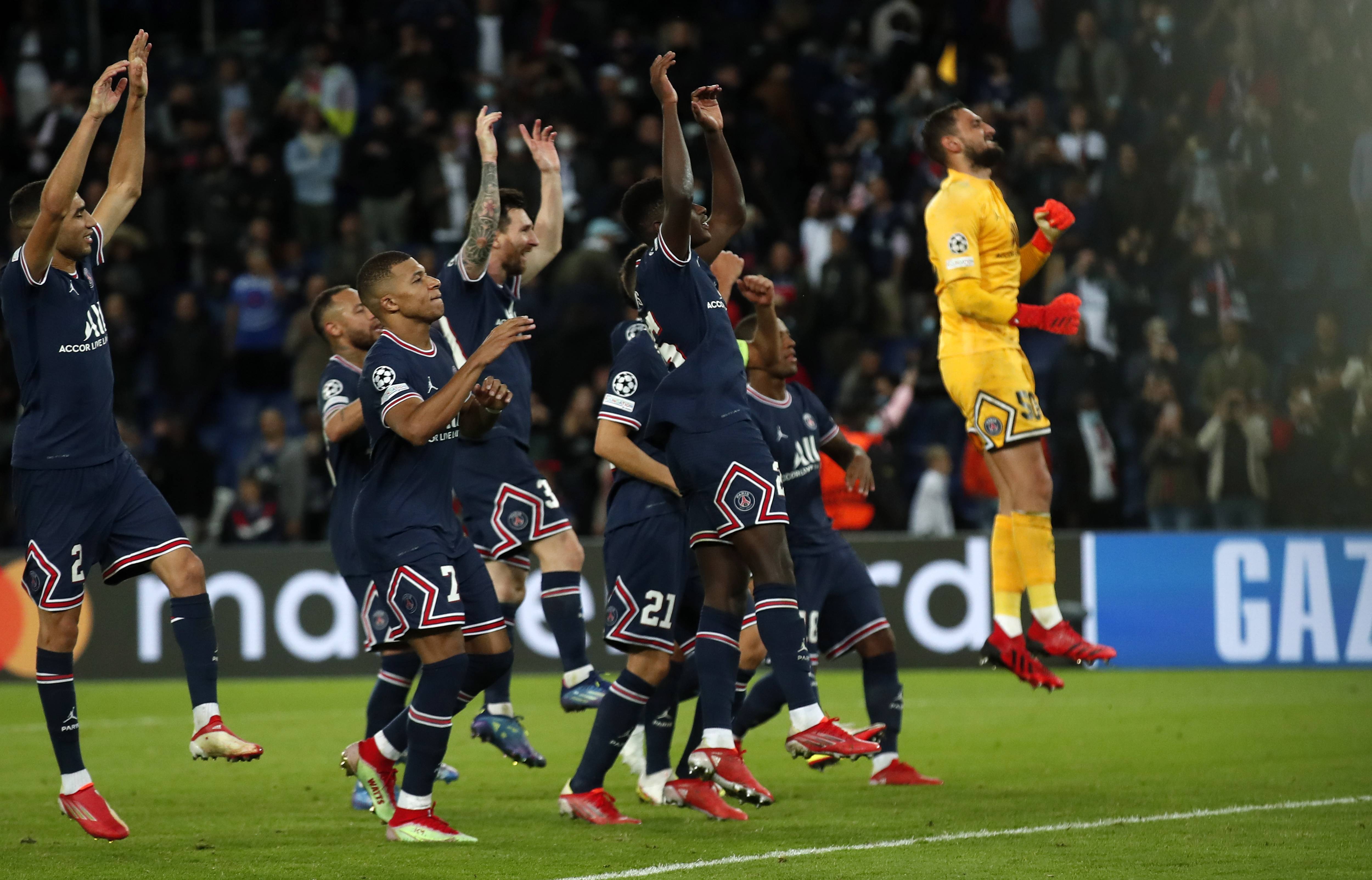 巴黎圣日耳曼率先晋级半决赛,瞄准冠军 巴黎圣日耳曼率先晋级半决赛,瞄准冠军