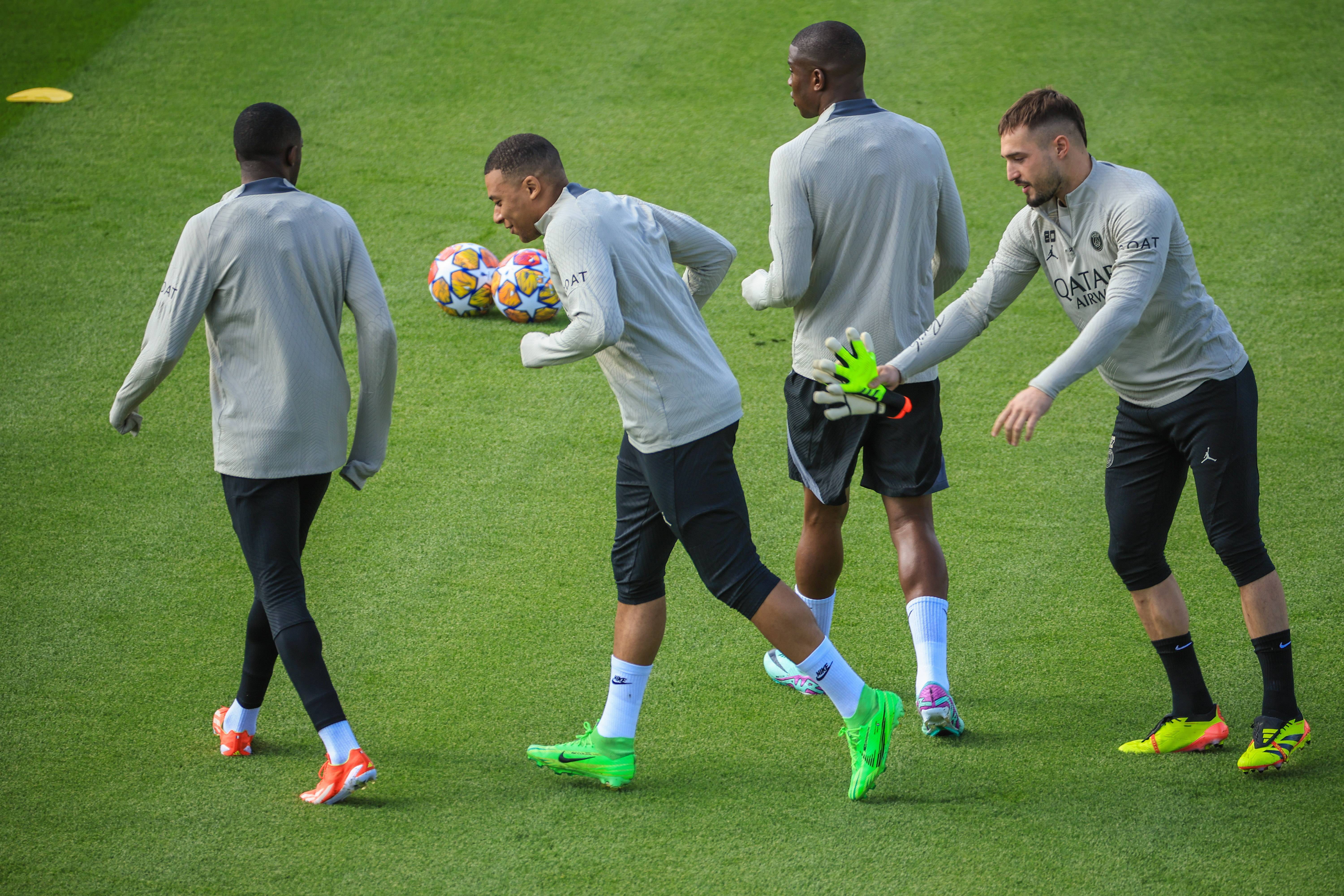 巴黎圣日耳曼率先晋级半决赛,瞄准冠军 巴黎圣日耳曼率先晋级半决赛,瞄准冠军