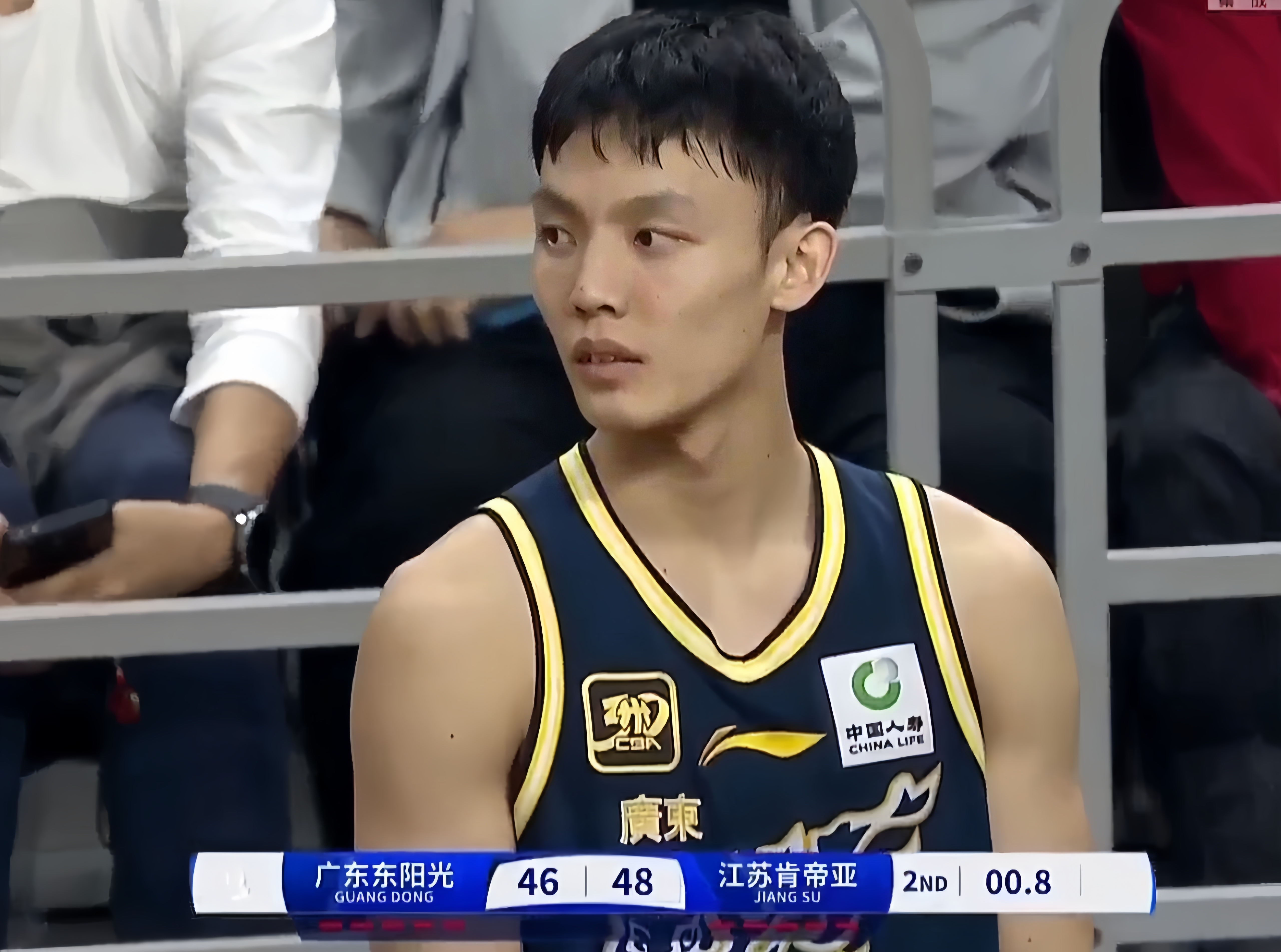 江苏男篮表现出色，球队士气高昂