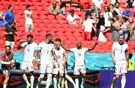 华沙流浪斗志昂扬,英格兰足球震撼全球再次登场 华沙流浪斗志昂扬,英格兰足球震撼全球再次登场