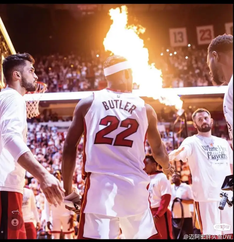 联赛季后赛战火重燃,球迷热情高涨 联赛季后赛战火重燃,球迷热情高涨